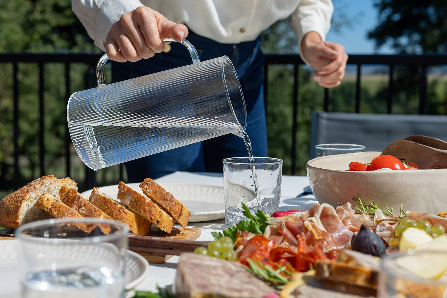 carafe eau repas dehors ete.jpg